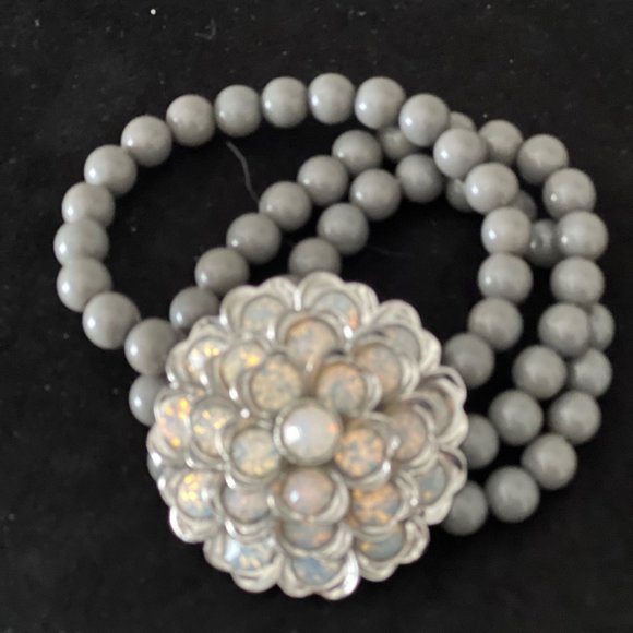 Lia Sophia 3 Strand Beaded flower bracelet - Picture 3 of 3